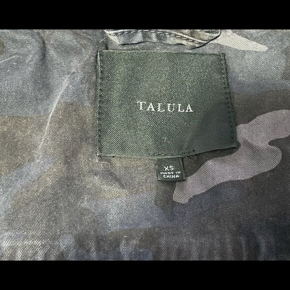 𝅺ARITZIA Talula Camo Trooper Jacket size XS - Picture 7 of 8